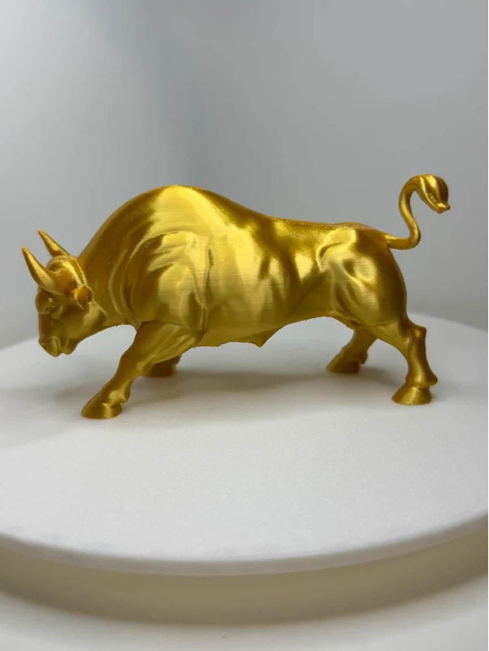 Golden Wall Street Bull Desk Sculpture – Stock Market Investor Décor – 5"